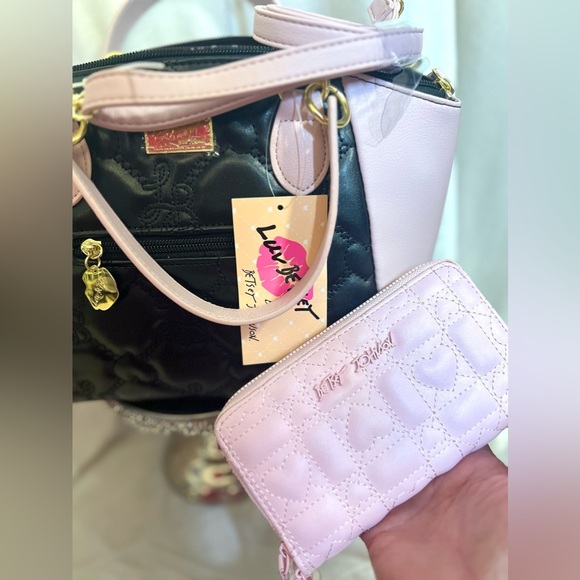🩷🖤NWT-BETSEY JOHNSON & LUV BETSEY; PURSE AND WALLET! SUPER CUTE SET!!🩷🖤 - Picture 15 of 17